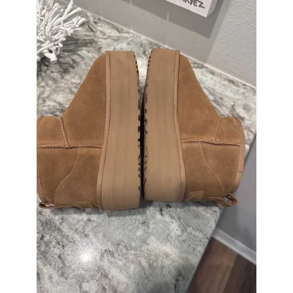 UGG Women's Classic Ultra Mini Platform Boot in Chestnut size 7
